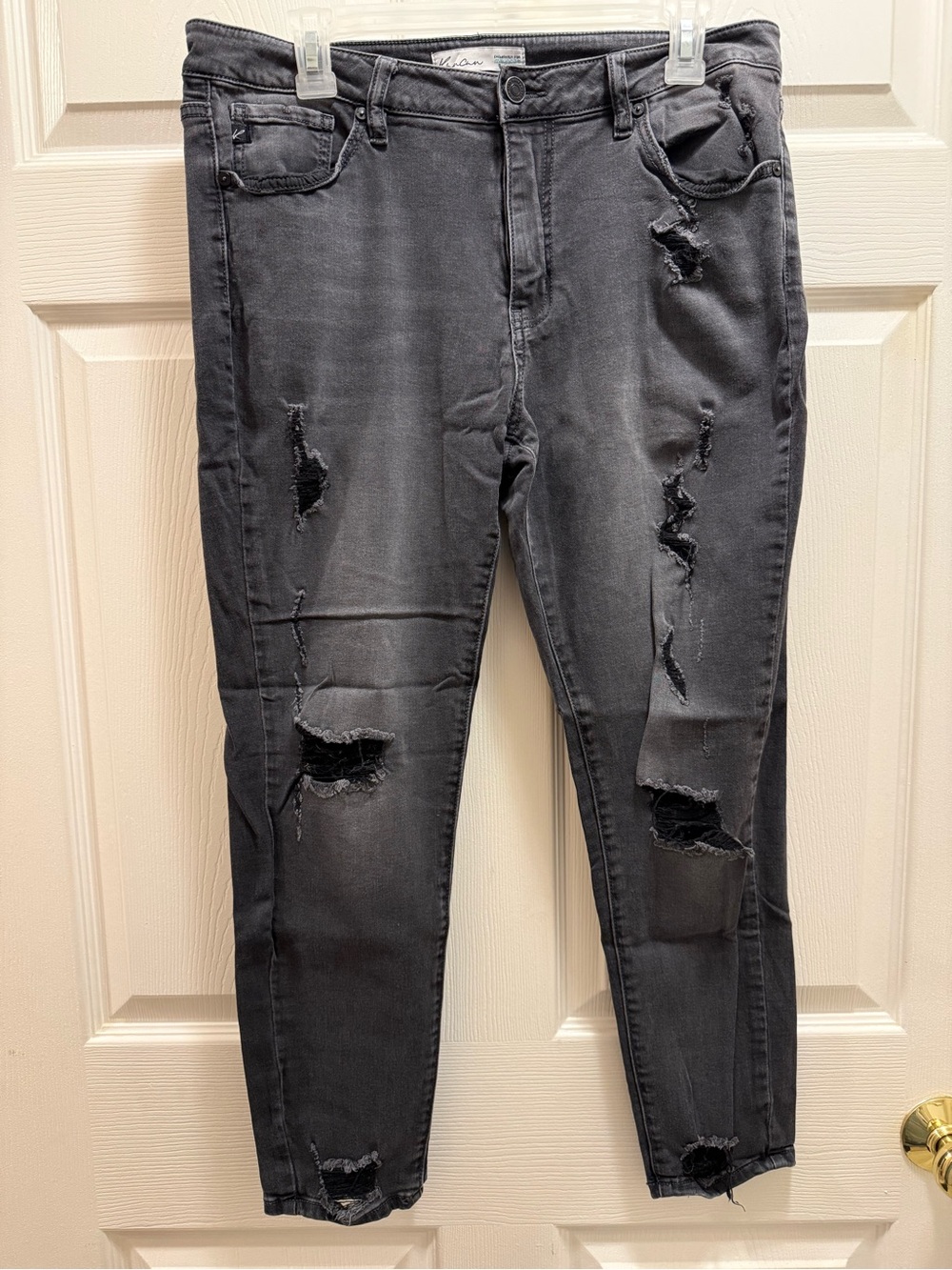 Women's Distressed Black Skinny Jeans